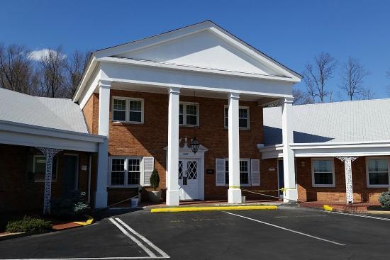 Governor House Inn Arlington/Falls Church Exterior photo